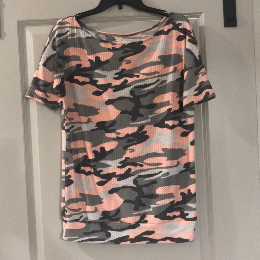 Pink and gray camo top size small